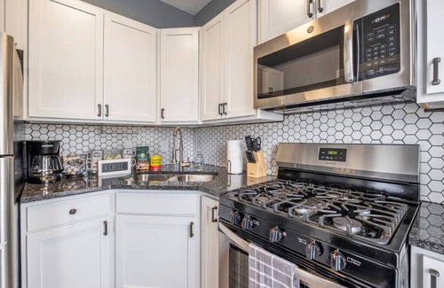 Grand Rapids Apartment | Retreat Suite 3 - Modern Getaway