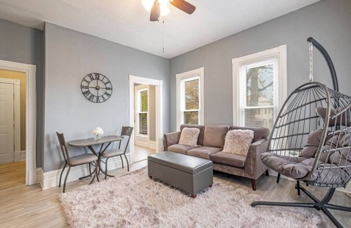 Grand Rapids Apartment | Retreat Suite 3 - Modern Getaway