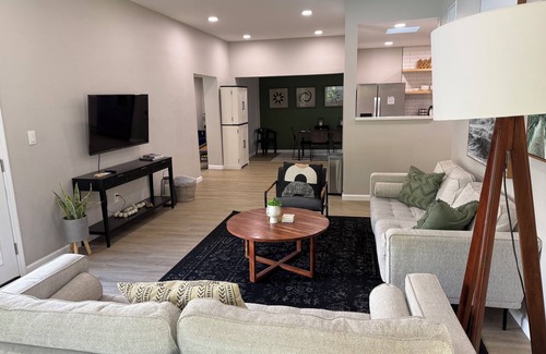 Lakewood House | Retreat the Marco - Heated Pool+Arcade Games Close to everything