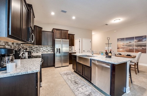 Doctors Inlet House | Retreat to Florida Street |New Build on Fleming Island |Pet Friendly |Fenced |King Ensuite |2 Queens