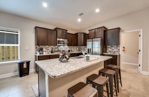 Doctors Inlet House | Retreat to Florida Street |New Build on Fleming Island |Pet Friendly |Fenced |King Ensuite |2 Queens