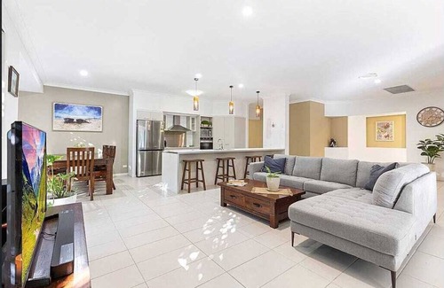 Point Vernon House | Retreat to the Fraser Coast, you deserve it.