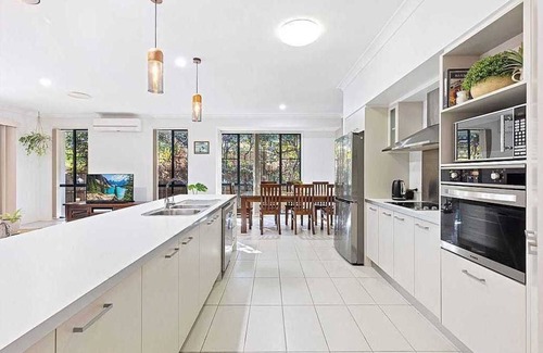 Point Vernon House | Retreat to the Fraser Coast, you deserve it.