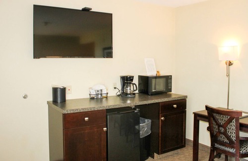 Kelleys Island House | Retreat to the Tranquil Glacier Suite on Kelleys Island 227