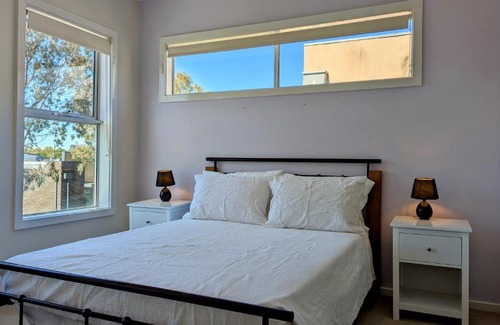Coburg House | Retreat Townhouse Pentridge Village