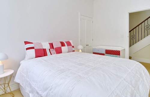 Saint Albans House | Retreat Villa - 6 Bedroom holiday home in St Albans
