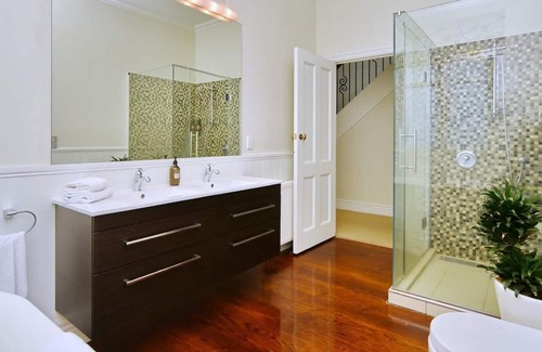 Saint Albans House | Retreat Villa - 6 Bedroom holiday home in St Albans