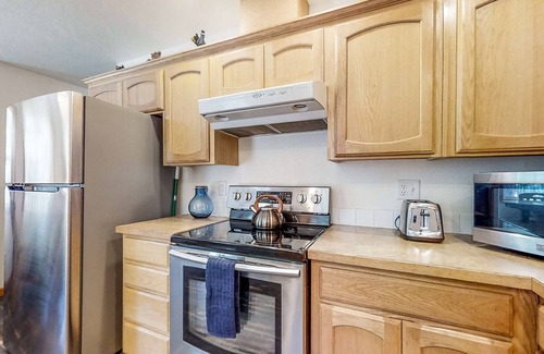 Crescent House | Retreat w/firepit, enclosed yard, kitchen, & W/D