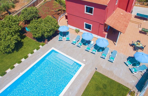 Pata de Cima Villa | Retreat w/heatable pool & BBQ