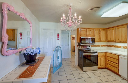 Leon Junction House | Retreat w/Pond Access & Views in Temple