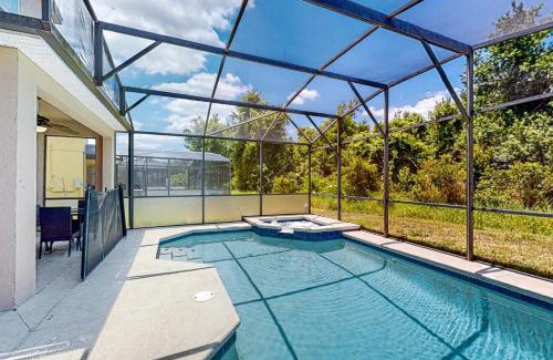 Sandy Ridge House | Retreat with a Bang