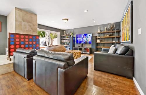 Reseda House | Retreat with Pool