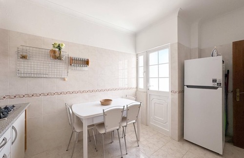 Espiche Apartment | Retreat with Terrace and View in Espiche