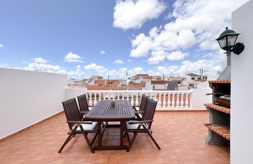 Espiche Apartment | Retreat with Terrace and View in Espiche