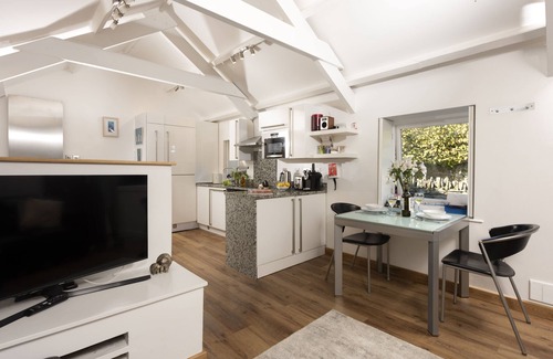 Liskeard Cottage | Retreat with the one you love to this rural, dog-friendly cottage. Spice Barn exudes luxury, whilst