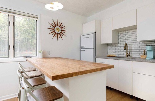 Acme Condo | Retro 1BR Condo w/Beach Access + Parking | Near TC