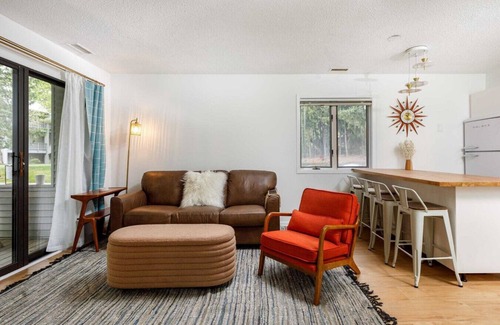 Acme Condo | Retro 1BR Condo w/Beach Access + Parking | Near TC