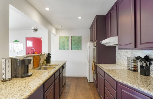 Dupont House | Retro 5 Bedroom Retreat 15 minutes from DT with Hot tub and Arcade!