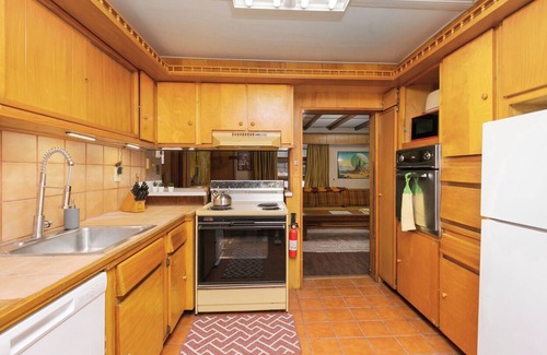 Perryopolis House | Retro 70s! Near MM103 of Gap Trail!