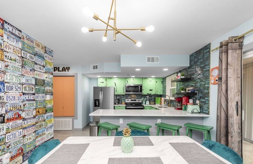 Wright House | Retro | Arcade Home, Pets, Grill, & Beach!