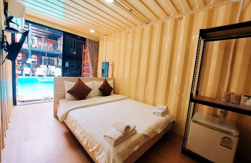 Chumphon Hotel | Retro Box Hotel