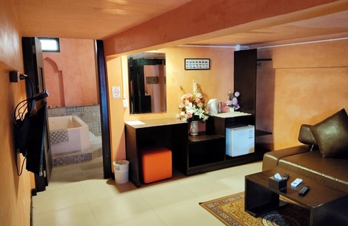 Chumphon Hotel | Retro Box Hotel