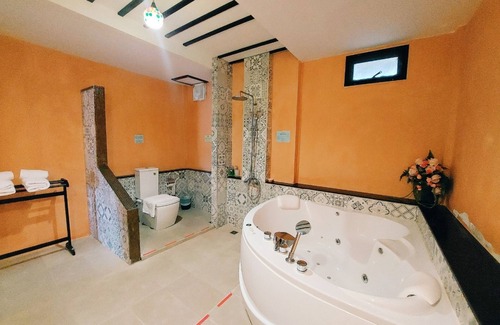 Chumphon Hotel | Retro Box Hotel