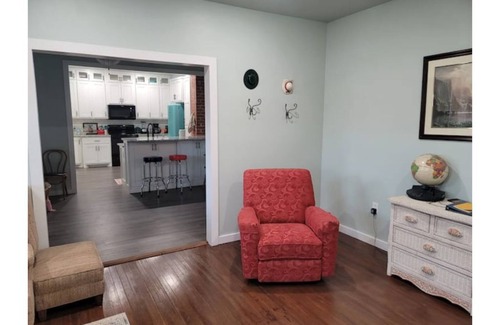 Slaton House | Retro Bungalow - 3 Beds/2 Baths - No Chores!