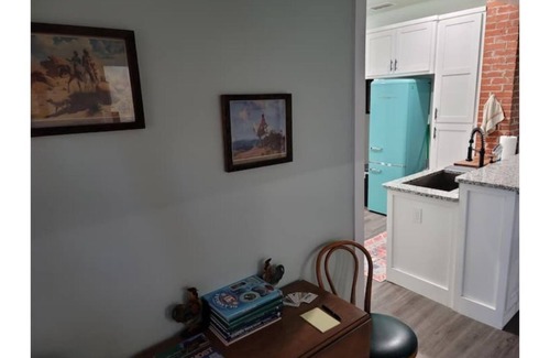 Slaton House | Retro Bungalow - 3 Beds/2 Baths - No Chores!