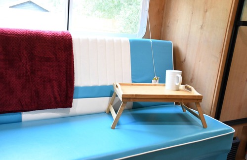 Chatham House | Retro Camper. A cozy stay in the country near Caney and Chatham Lakes