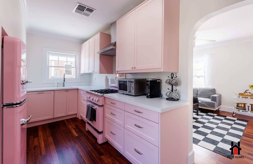 West Second Street Historic District House | Retro Charm, BBQ Fun and Fire Pit Nights