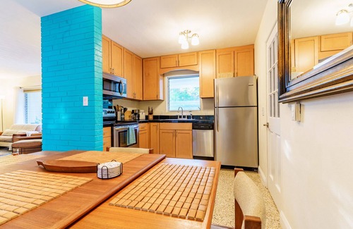 Indian Beach Sapphire Shores House | Retro-Chic 2BR Bungalow in Sarasota Historic Neighborhood, Firepit, near Bay