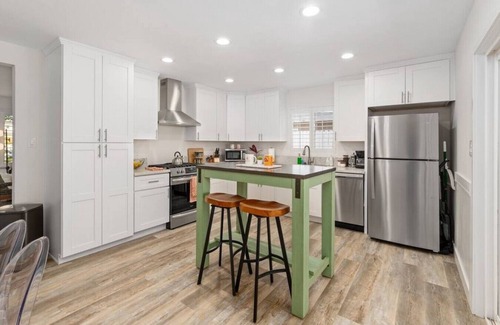 Loma Alta House | Retro Chic Hot Tub & Game Room, 10 Mins From Beach