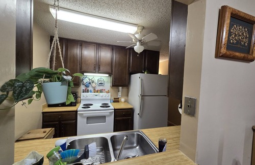 Temple Apartment | Retro Duplex 2-bedroom in Temple fully furnished for remote workers.
