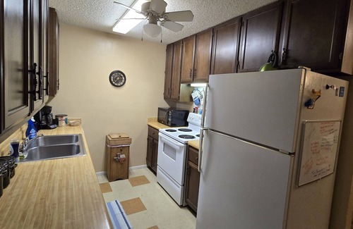 Temple Apartment | Retro Duplex 2-bedroom in Temple fully furnished for remote workers.