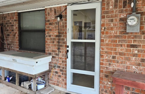 Temple Apartment | Retro Duplex 2-bedroom in Temple fully furnished for remote workers.
