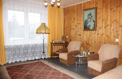 Fabryczna House | Retro Ferienhaus im Ostalgiestil mit Großem Garten in Parknähe