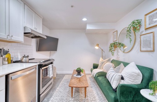 Sullivan's Gulch Apartment | Retro Hideaway Trendy Location 2BR Sleeps 4
