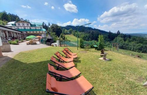 Dolni Brusnice Hotel | Retro hotel Pod Zvičinou