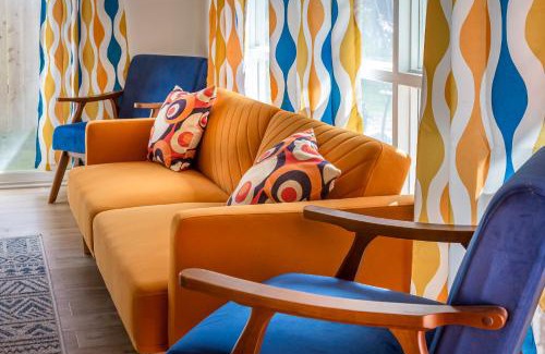 Three Rivers House | Retro House on the River !