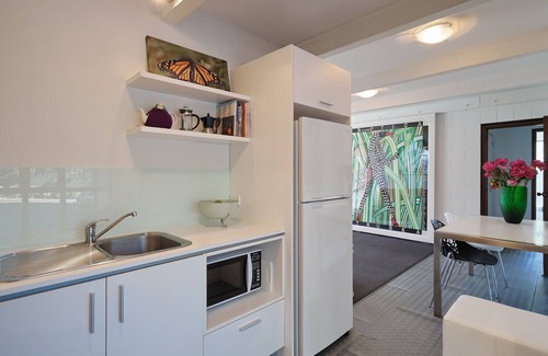 Mount Pleasant House | Retro living - with an edge