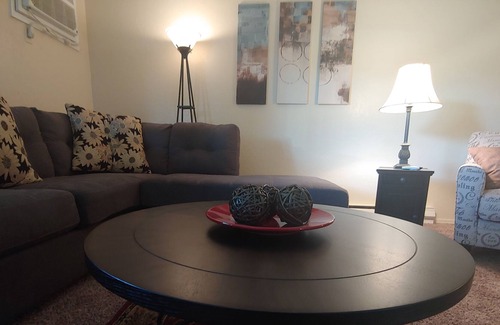 Tri-Cities Apartment | Retro Luxury Waterfront 2 Bedroom in Kennewick