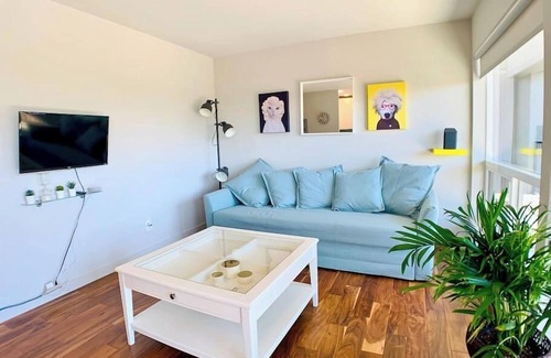 West Queen Anne Apartment | Retro meets Modern-Walkable & Mins to Attractions
