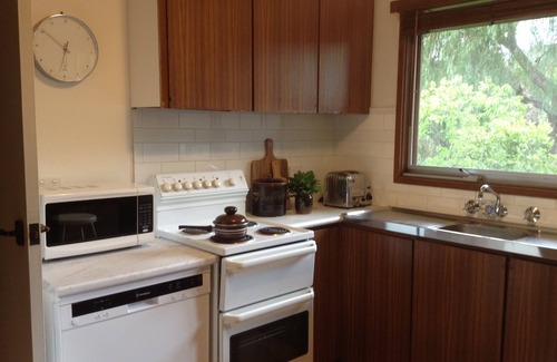 Maldon House | Retro mid century home in historic gold-fields township.
