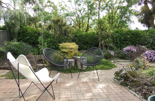 Maldon House | Retro mid century home in historic gold-fields township.