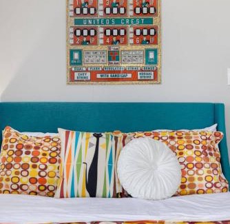 Bristol House | Retro Mid-Mod Gem in Bristol * Fully Renovated