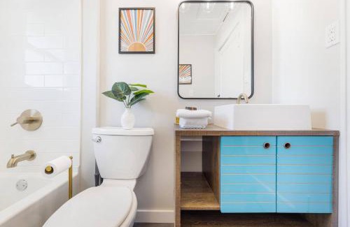 Bristol House | Retro Mid-Mod Gem in Bristol * Fully Renovated