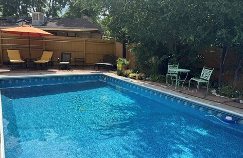 Littleton House | Retro modern house with Pool, AC, great patio, stocked kitchen - No cleaning fee