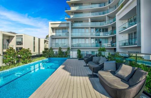 Doncaster Apartment | Retro Modern with Pool near Westfield Doncaster