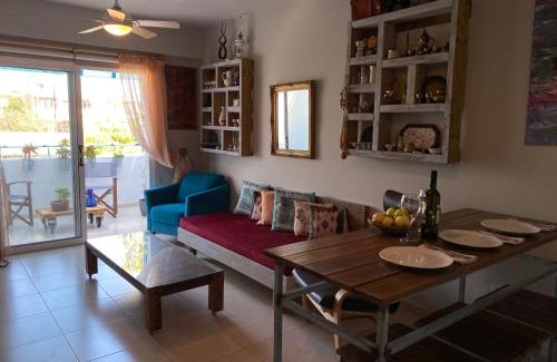 Geroskipou Apartment | Retro n’ Boujee 1BR Apt with Pool and Balcony